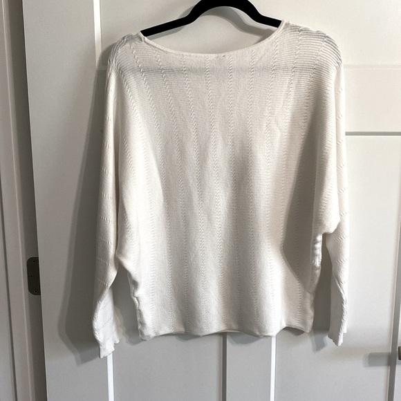 NWT Francesca’s ALYA white Pointelle soft sweater with Dolman sleeves. Size M - Picture 6 of 11